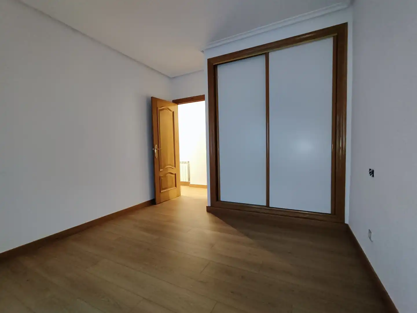 Dormitori de Pis en venda en  Logroño amb Calefacció, Parquet i Balcó