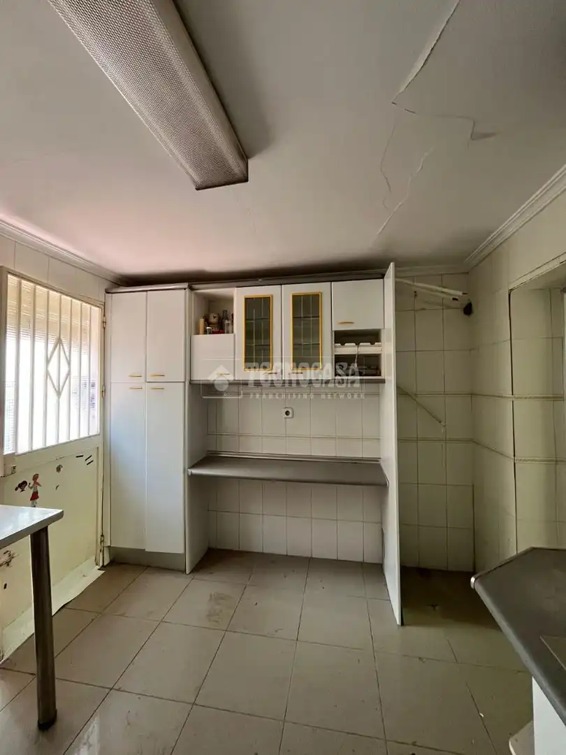 Kitchen of Houses for sale in Alcalá de Guadaira