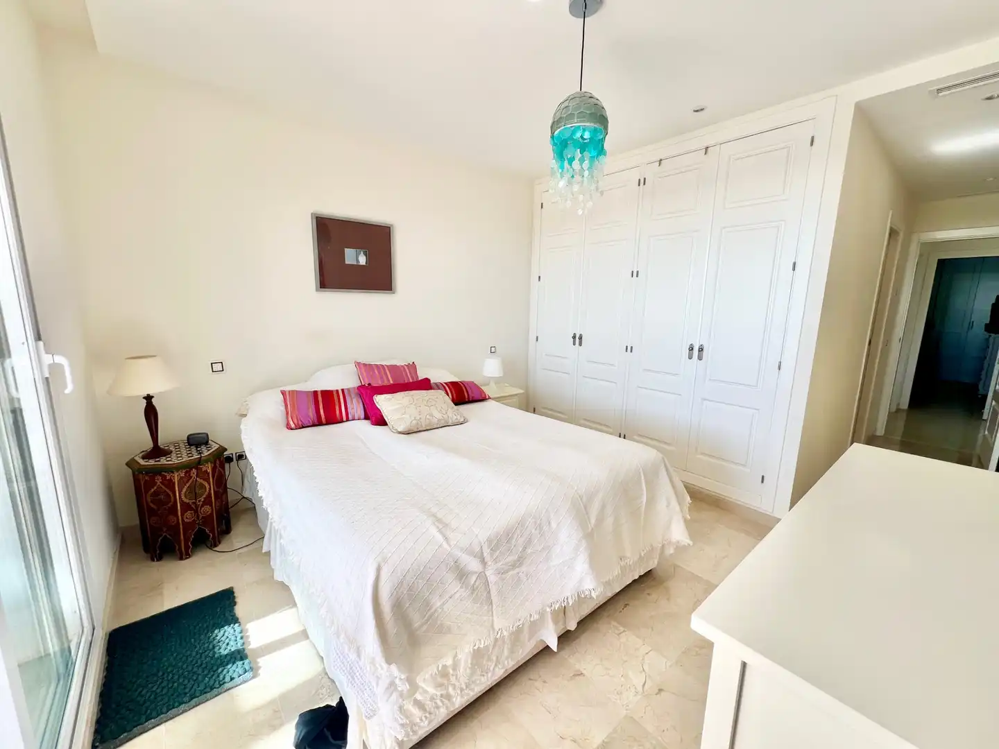 Schlafzimmer von Wohnungen zur Miete in Marbella mit Klimaanlage, Terrasse und Schwimmbad