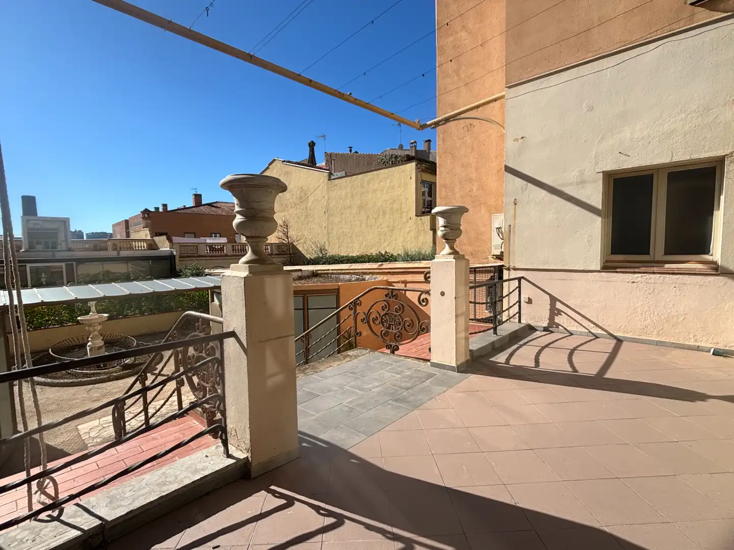 Terrasse von Erdgeschoss zum Verkauf in Terrassa mit Klimaanlage, Heizung und Privatgarten