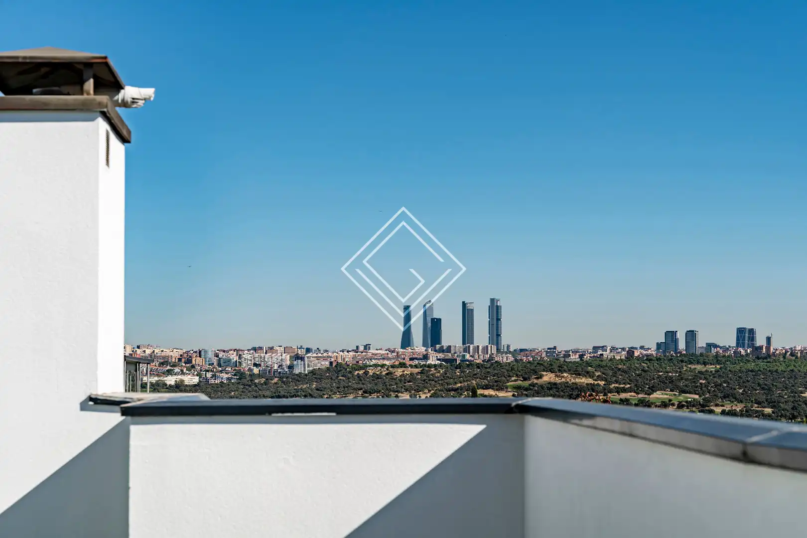 Vista exterior de Ático en venta en  Madrid Capital con Aire acondicionado, Calefacción y Terraza