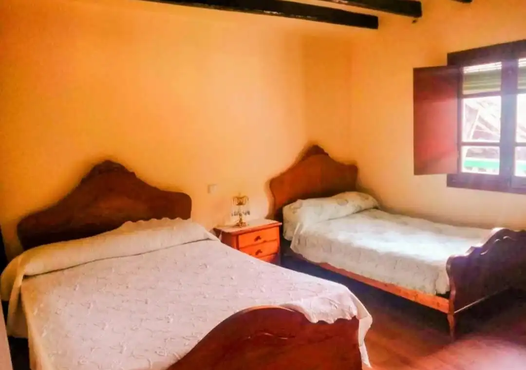 Dormitori de Casa o xalet en venda en Vega de Liébana amb Jardí privat, Moblat i Balcó