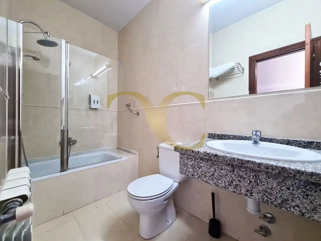 Bany de Edifici en venda en Candamo