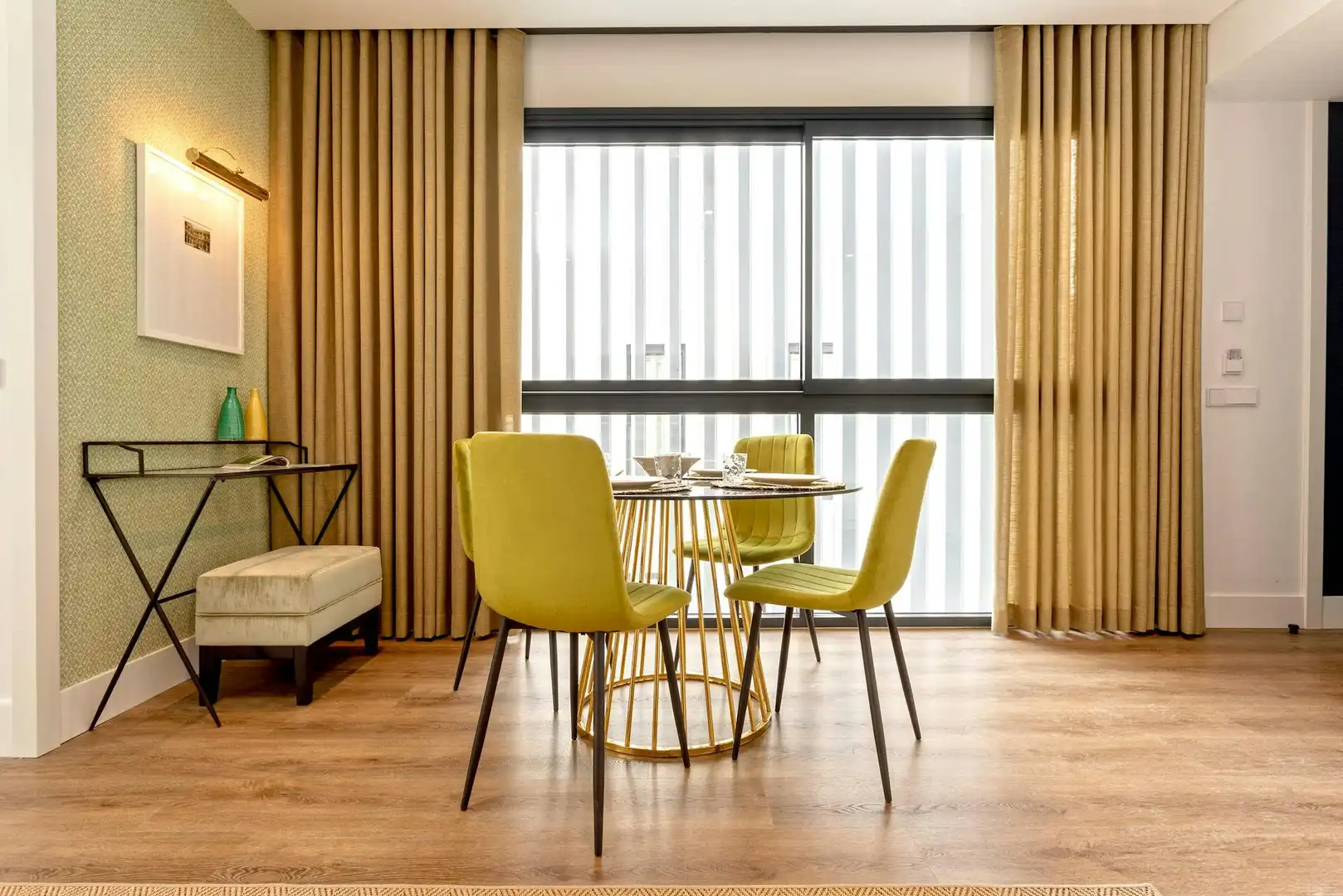 Dining room of Flat for rent in Sevilla  with Air Conditioner, Heating and Washing machine