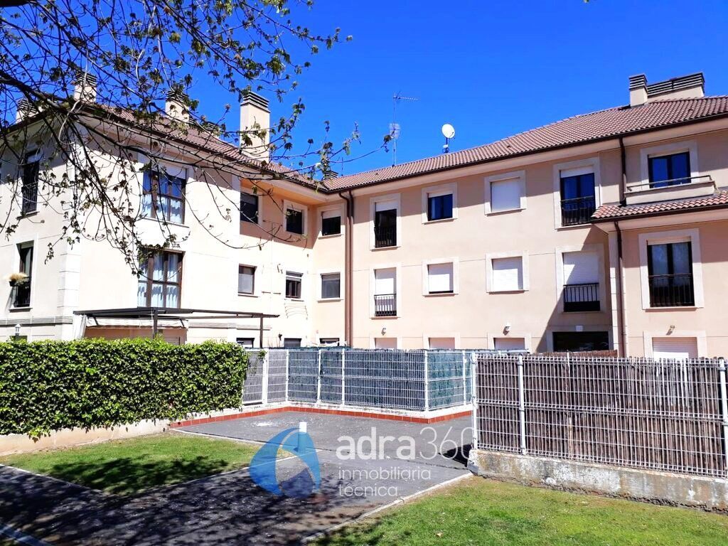 Vista exterior de Pis en venda en Sojuela amb Calefacció, Traster i Moblat