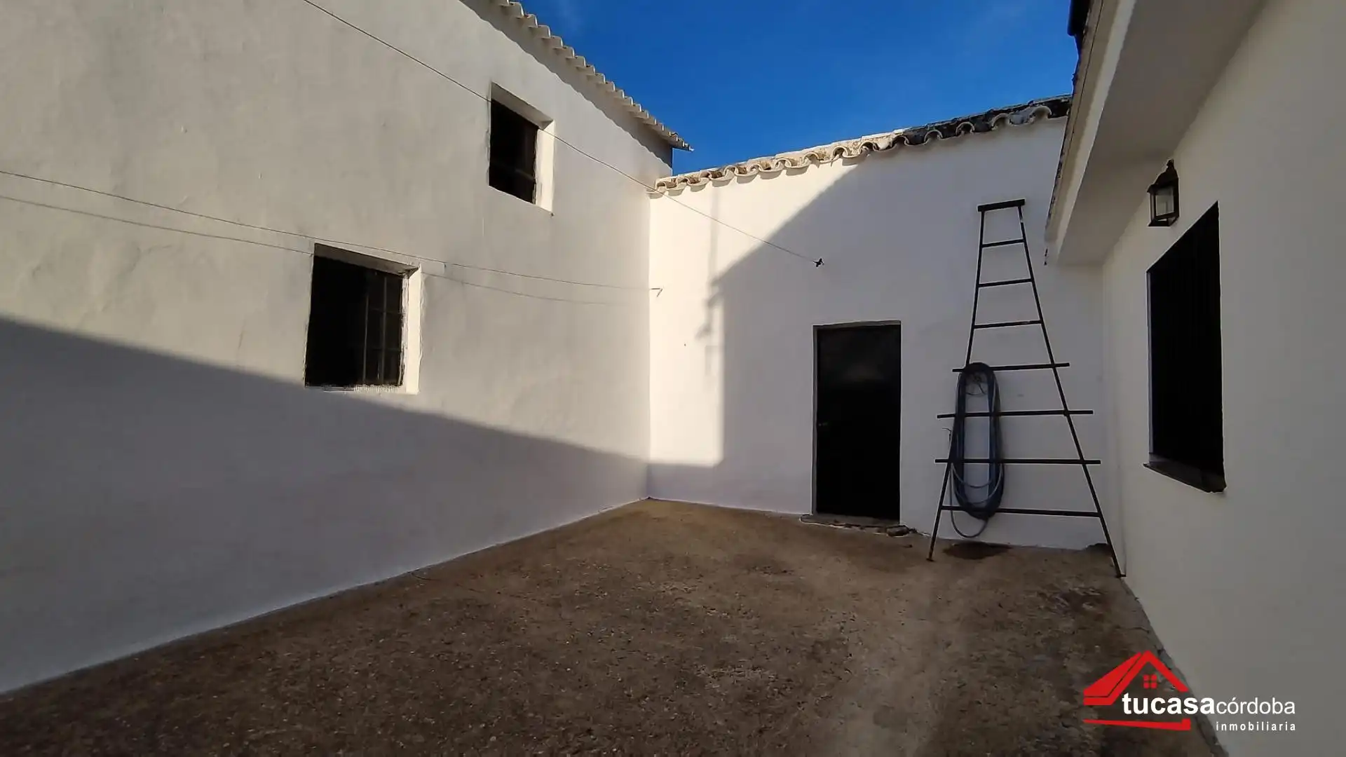 Vista exterior de Finca rústica en venda en Posadas amb Aire condicionat