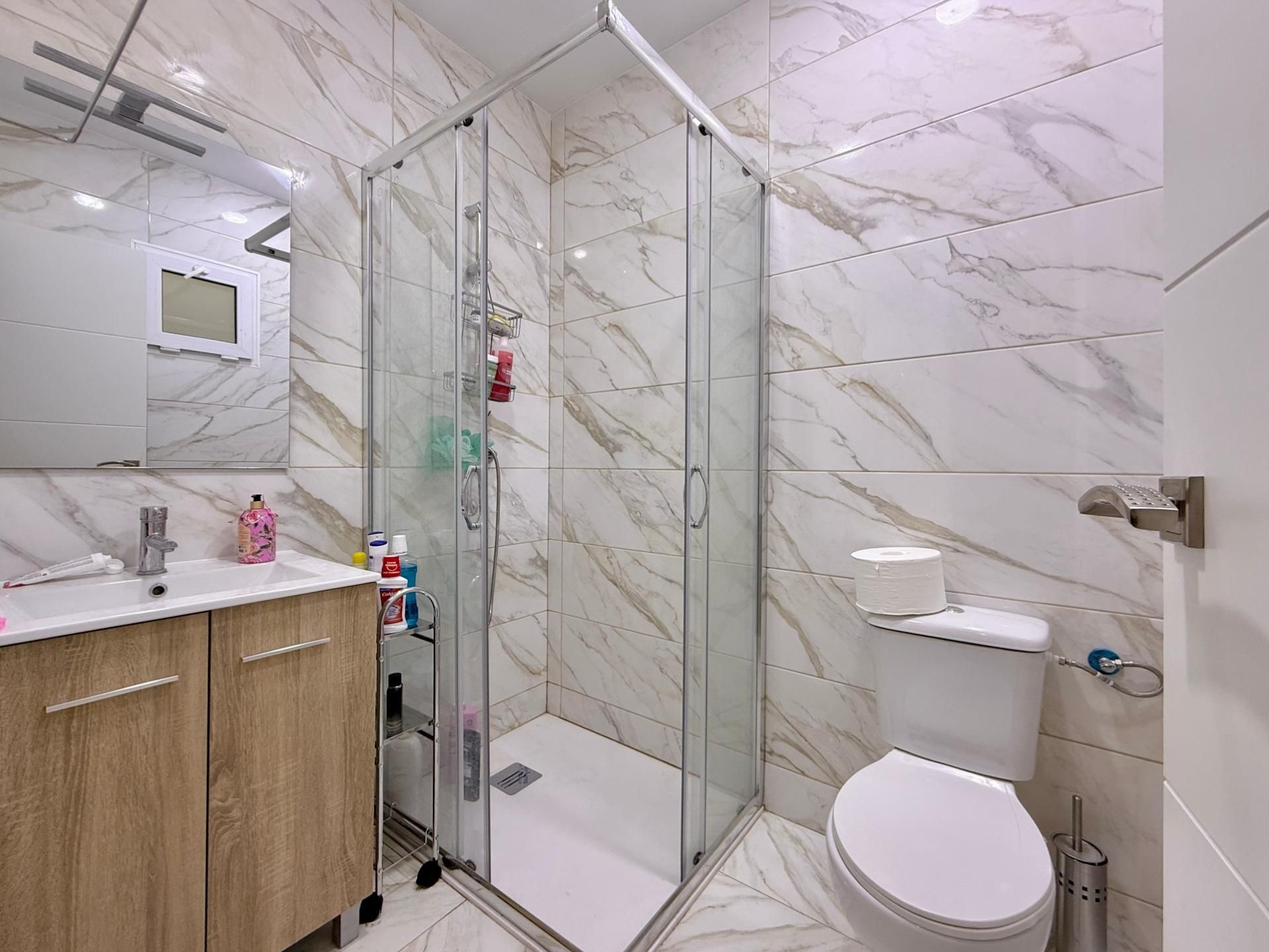 Bathroom of Single-family semi-detached for sale in Figueres  with Air Conditioner and Terrace