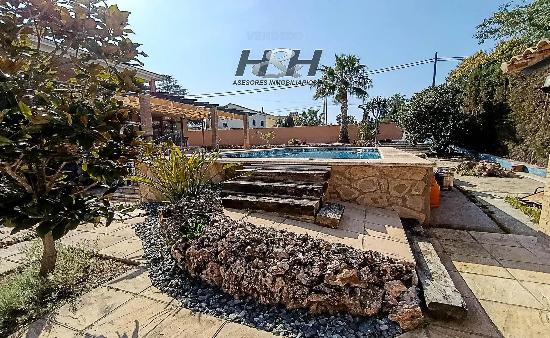Vista exterior de Casa o xalet en venda en Riba-roja de Túria amb Aire condicionat, Calefacció i Jardí privat