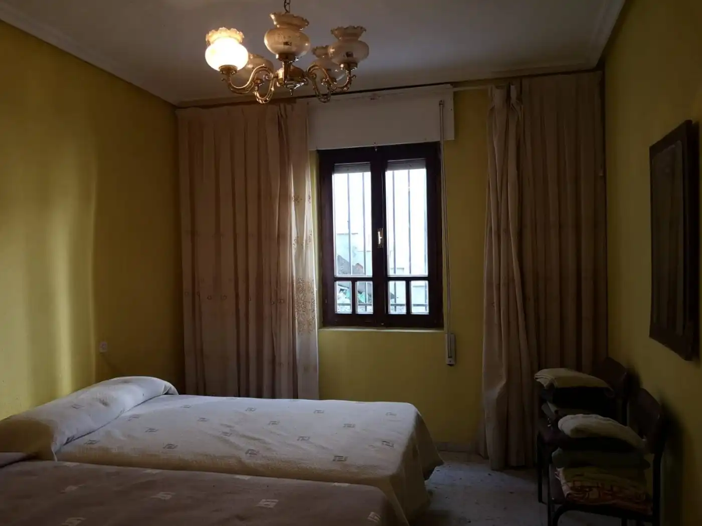 Schlafzimmer von Erdgeschoss zum Verkauf in Sequeros mit Heizung, Abstellraum und Möbliert