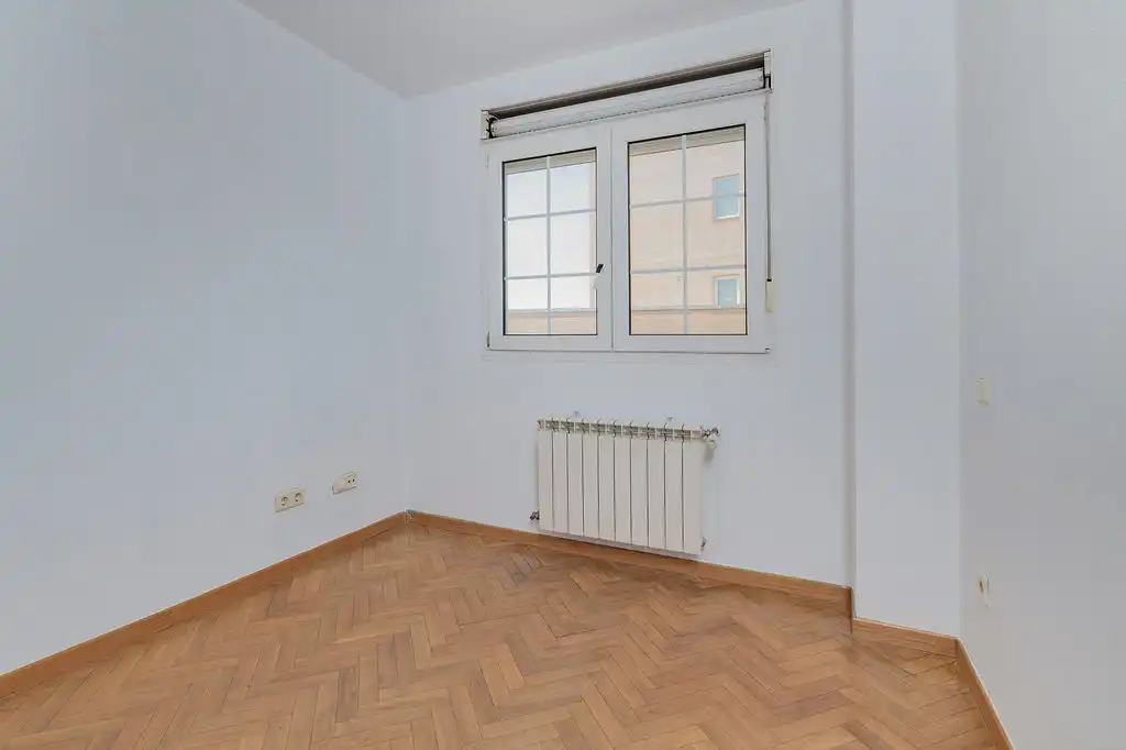 Habitación de Piso en venta en Madrid con Calefacción