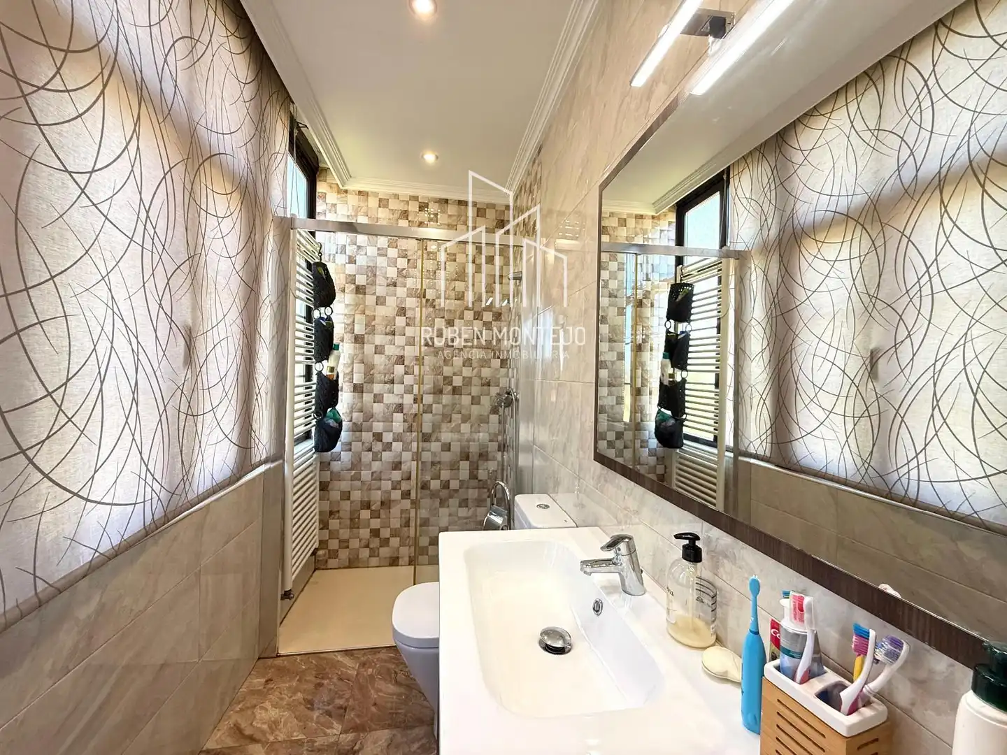Badezimmer von Einfamilien-Reihenhaus zur Miete in Salamanca mit Heizung, Terrasse und Abstellraum