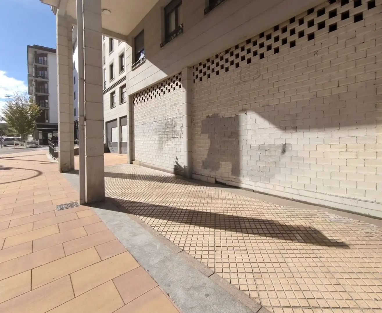 Vista exterior de Local en venta en Urnieta