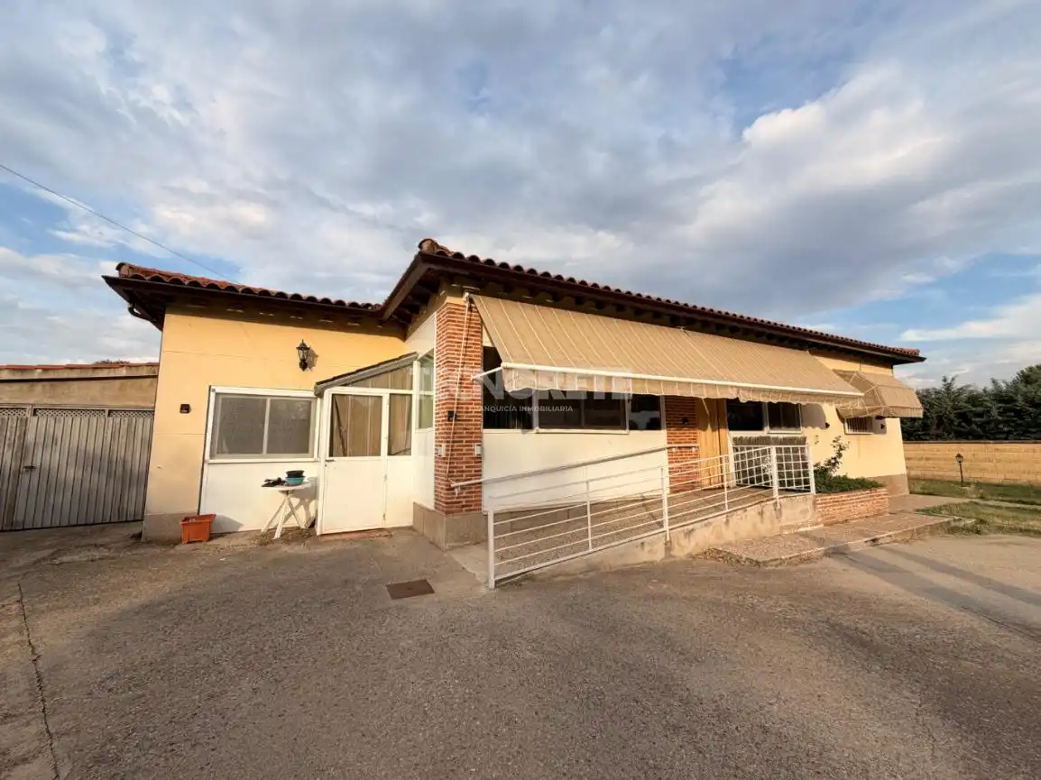 Exterior view of Houses for sale in San Román de los Montes  with Air Conditioner and Heating