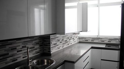 Foto 4 de Piso en venta en Los Castillejos - La Trinidad, Málaga Capital