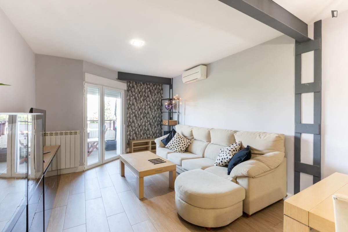 Sala d'estar de Apartament de lloguer en  Madrid Capital amb Aire condicionat, Moblat i Forn