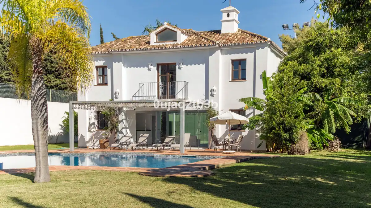 Casa amb piscina en venda a San Pedro de Alcántara, imagen 2