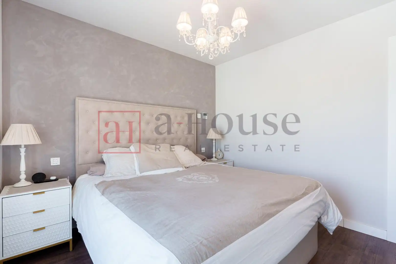 Habitación de Casa adosada en venta en Boadilla del Monte con Aire acondicionado, Calefacción y Jardín privado