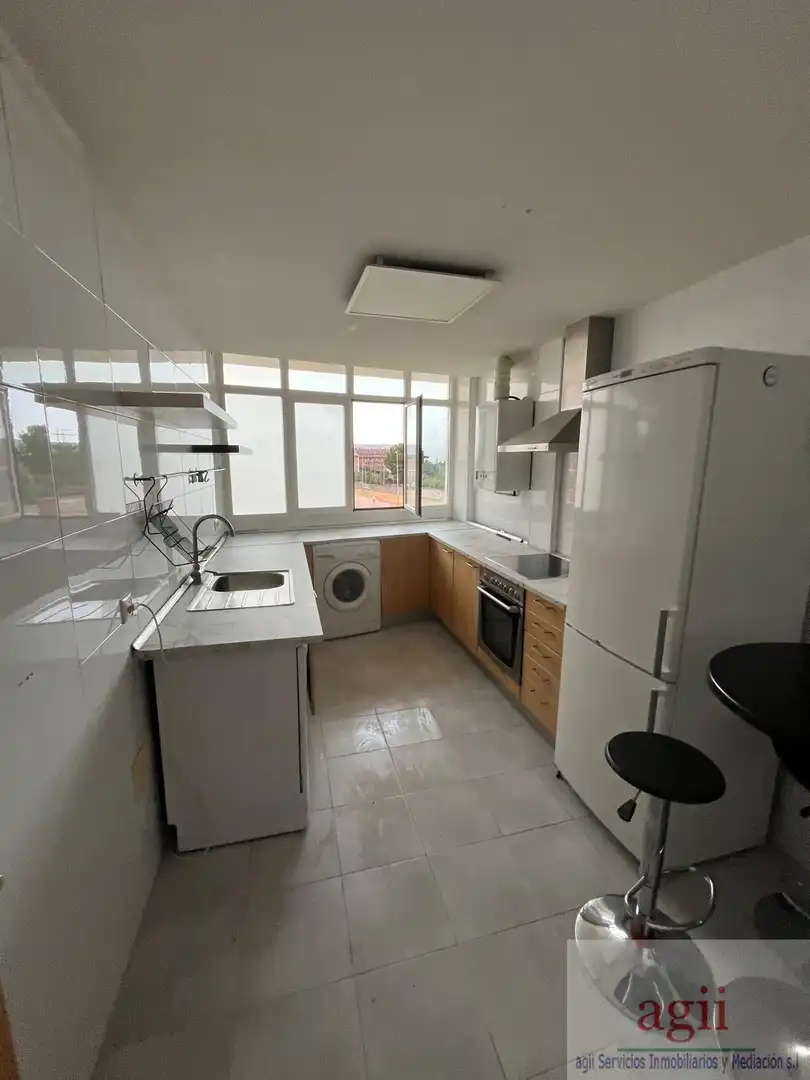 Cocina de Dúplex de alquiler en Alovera con Calefacción, Parquet y Terraza