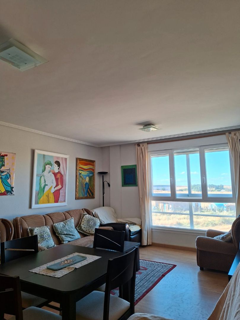 Sala d'estar de Pis de lloguer en Arapiles amb Calefacció, Parquet i Moblat