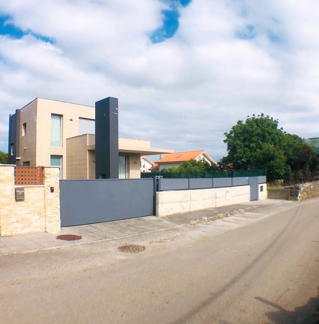 Vista exterior de Casa o xalet en venda en Marina de Cudeyo amb Calefacció, Jardí privat i Terrassa