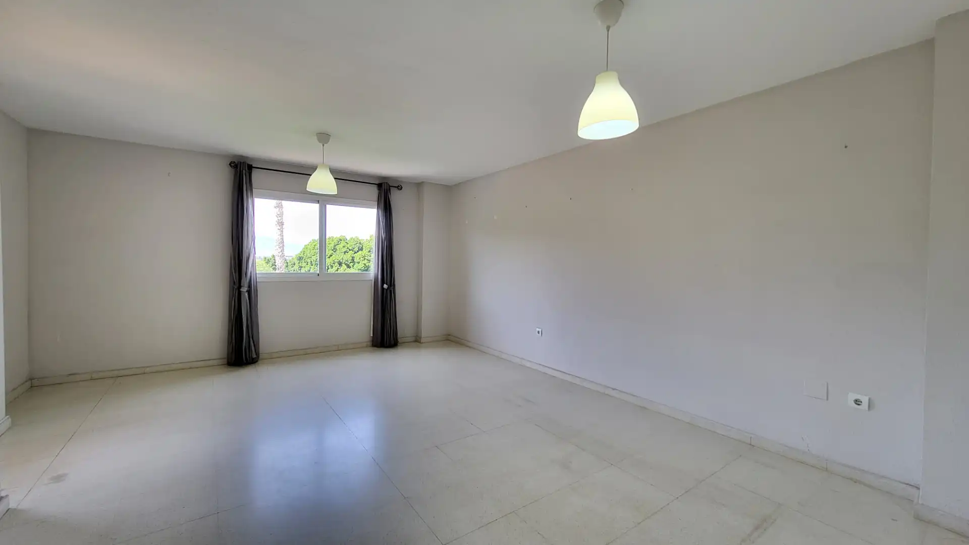 Piso en venta en Calle Andrómeda, El Cónsul - Ciudad Universitaria - El Romeral