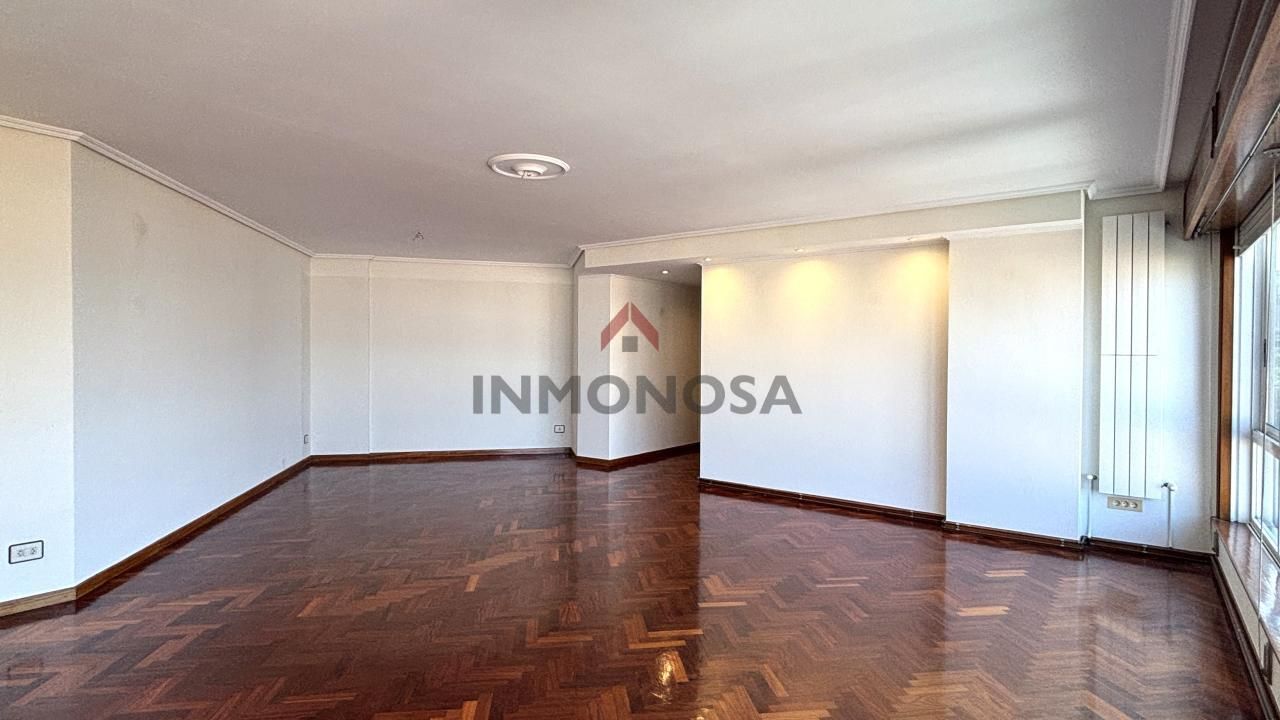 Sala d'estar de Pis en venda en Ferrol amb Calefacció, Parquet i Traster