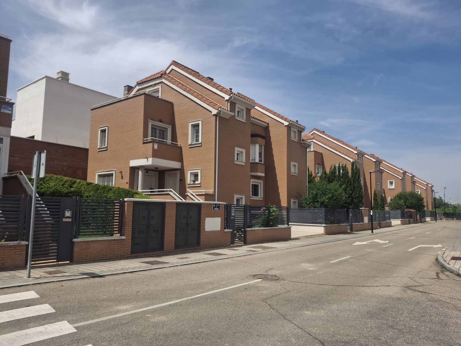 Exterior view of House or chalet for sale in Valladolid Capital  with Private garden, Parquet flooring and Terrace