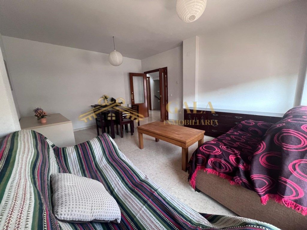 Habitación de Casa adosada de alquiler en Cáceres Capital con Terraza