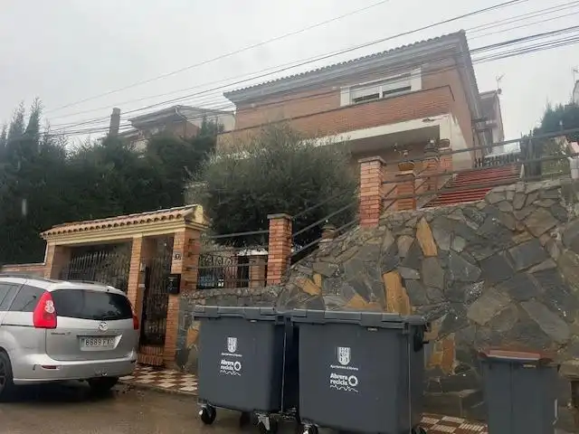Vista exterior de Casa o chalet en venta en Abrera con Aire acondicionado, Jardín privado y Parquet