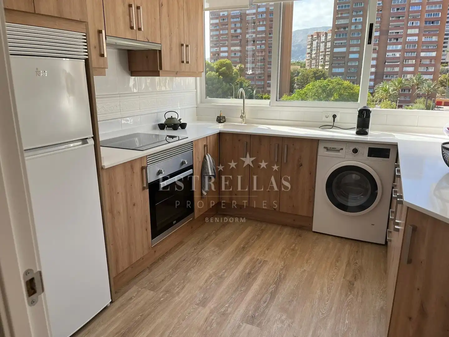 Cocina de Apartamento de alquiler en Benidorm con Calefacción, Jardín privado y Terraza