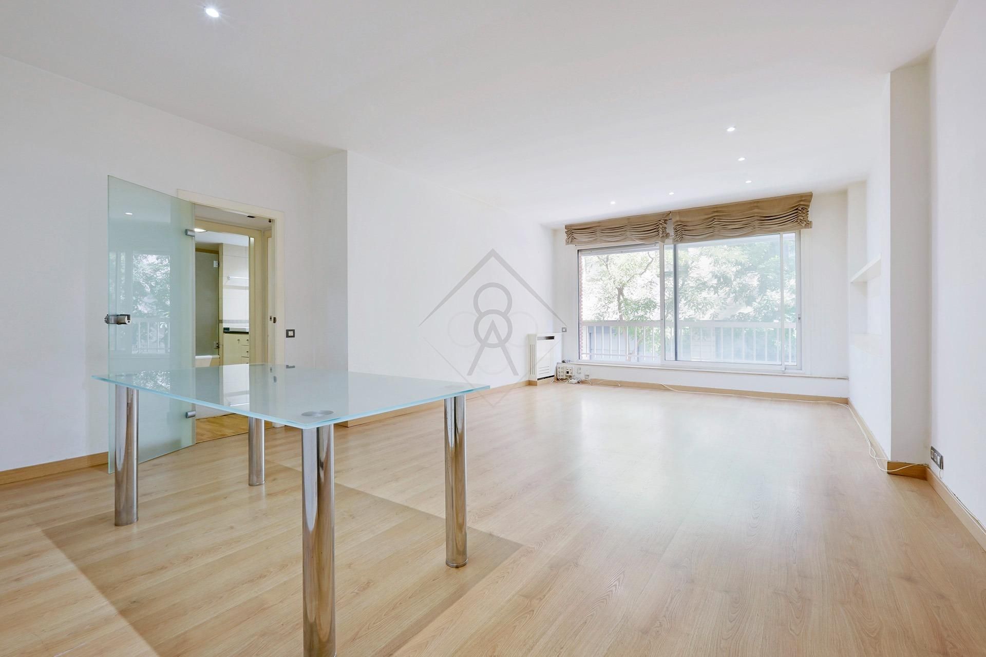 Sala d'estar de Pis en venda en  Barcelona Capital amb Aire condicionat i Parquet