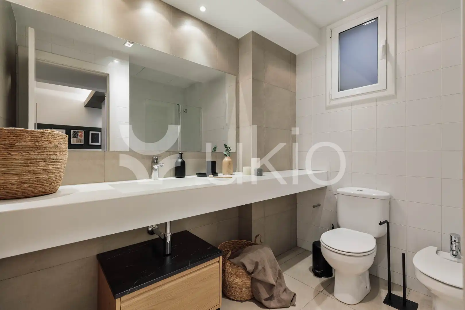 Baño de Apartamento de alquiler en Barcelona con Aire acondicionado, Calefacción y Amueblado