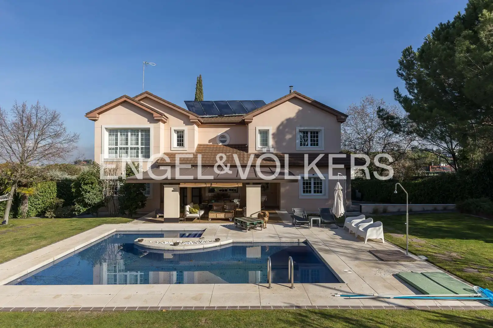 Vista exterior de Casa o chalet en venta en Boadilla del Monte con Aire acondicionado, Calefacción y Jardín privado