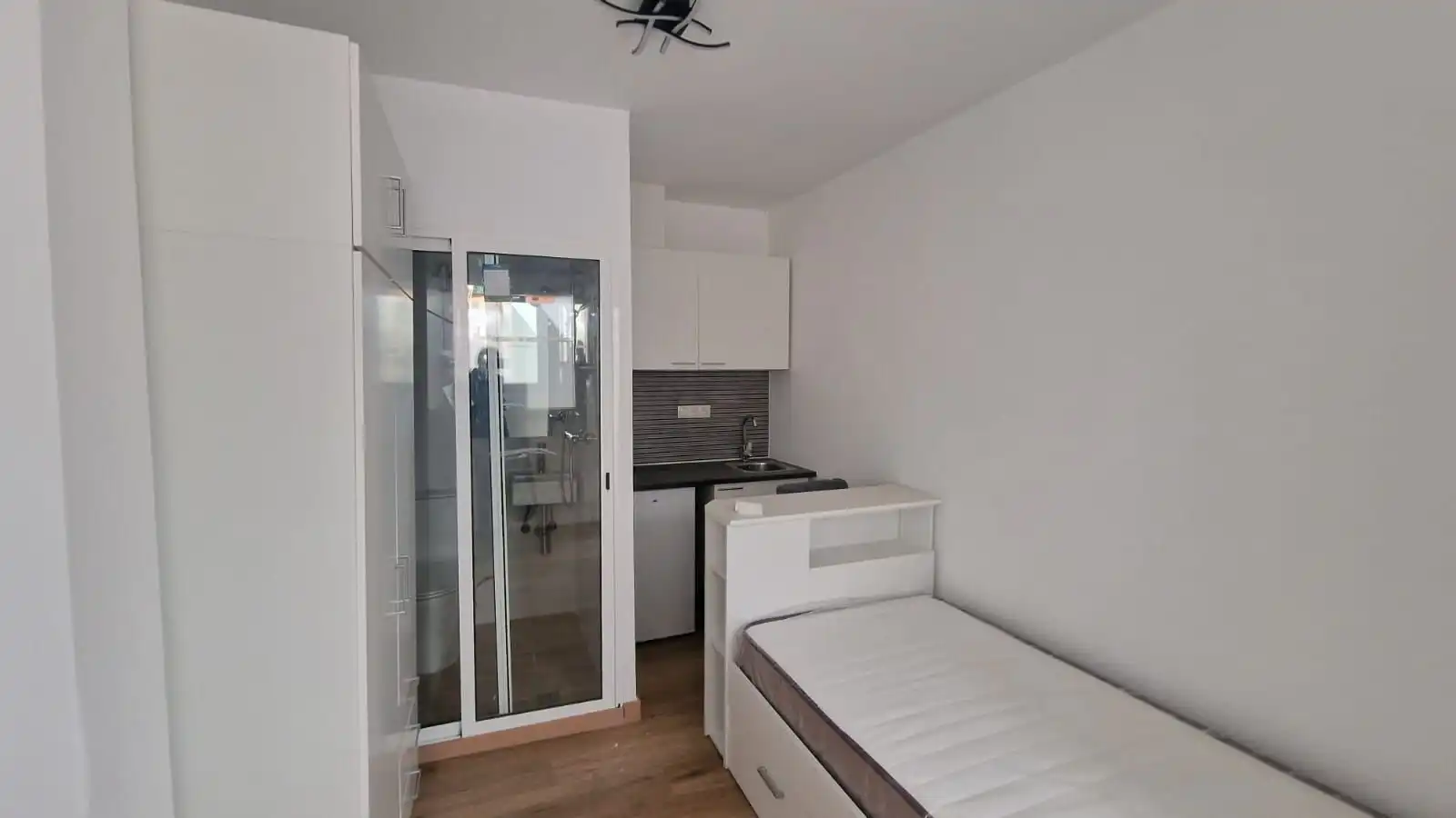 Bedroom of Buildings for sale in Barcelona