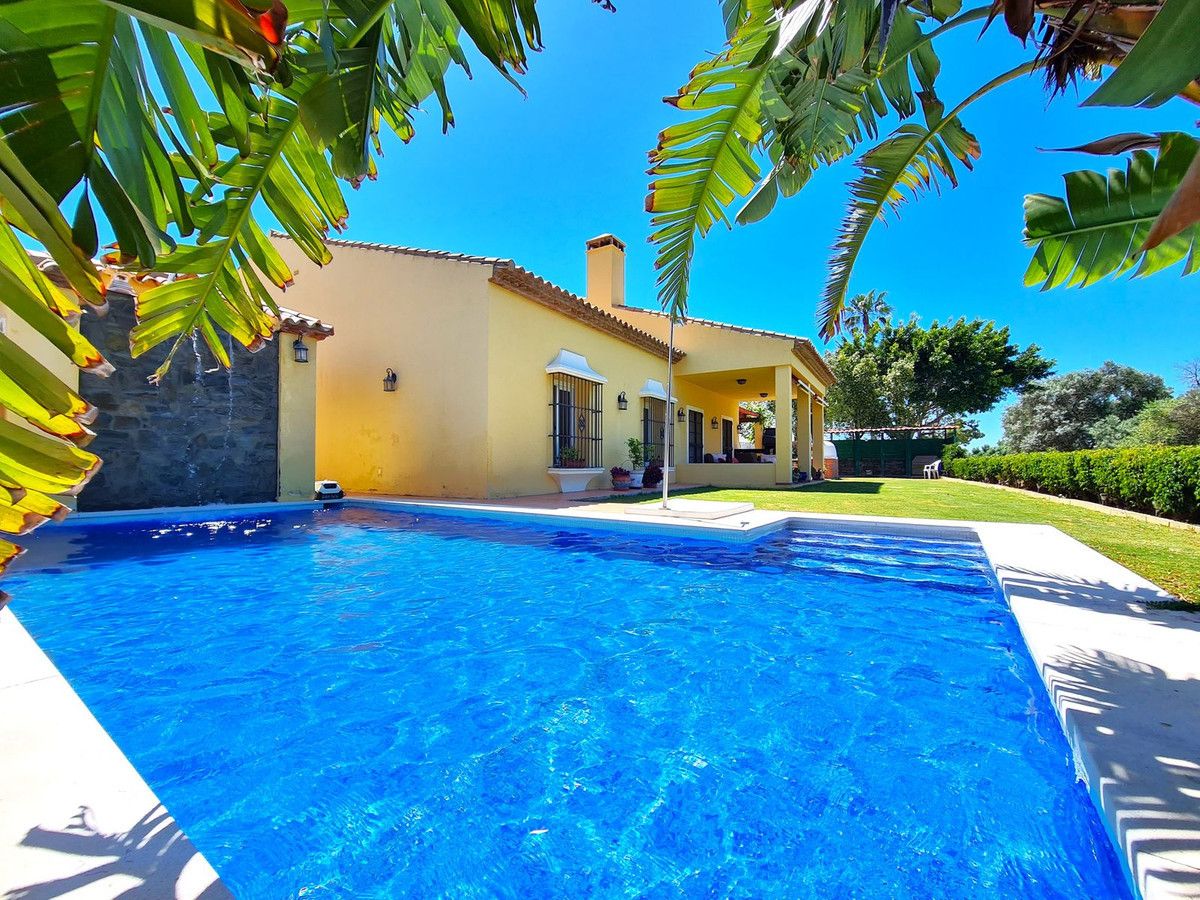 Piscina de Casa o xalet en venda en Manilva amb Terrassa