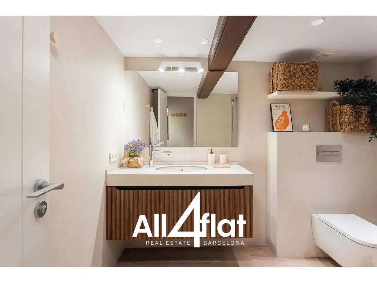Badezimmer von Wohnung zum Verkauf in Barcelona mit Klimaanlage, Parkett und Möbliert