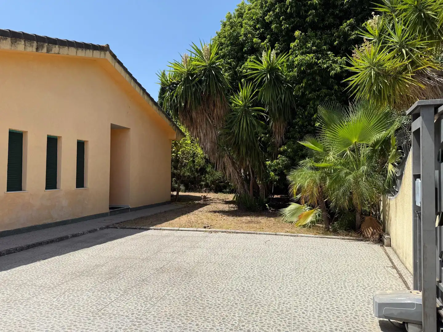 Vista exterior de Casa o chalet en venta en Gelves con Aire acondicionado, Jardín privado y Terraza