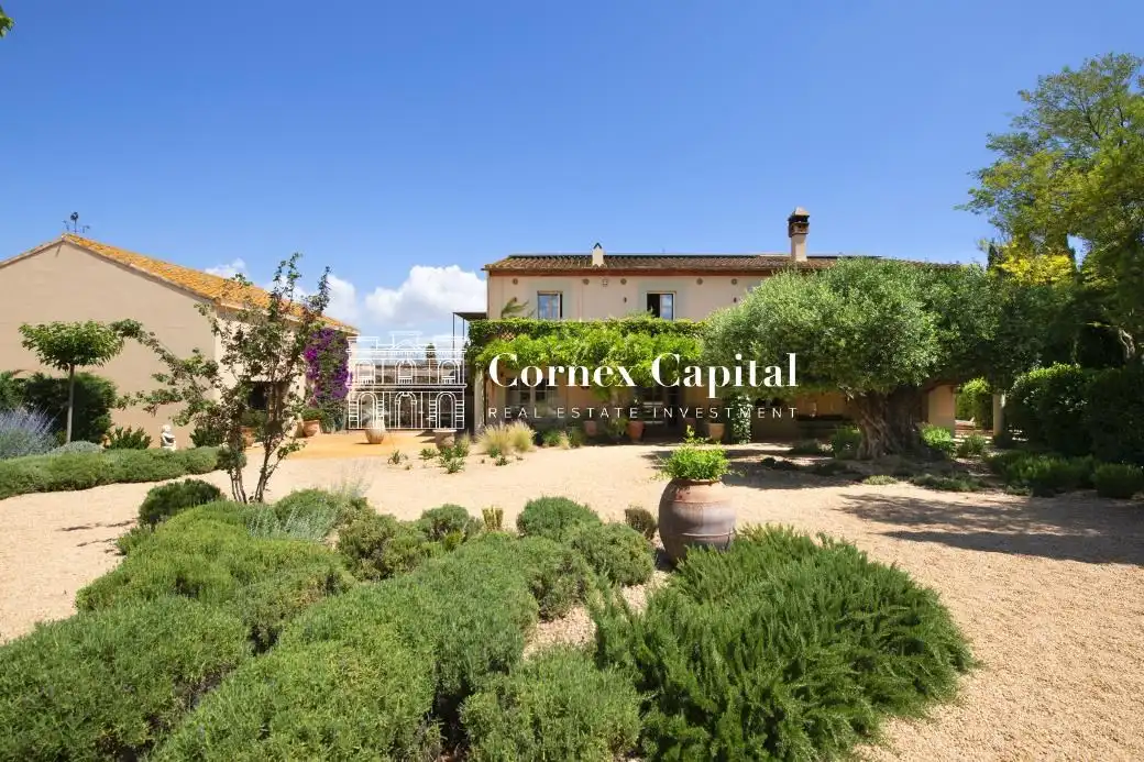 Jardí de Finca rústica en venda en Parlavà amb Aire condicionat, Calefacció i Jardí privat