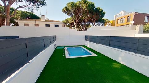 Foto 3 de Casa adosada en venda a La Pineda, Barcelona