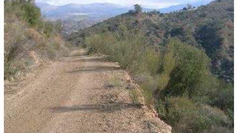 PARCELA EN COMARES