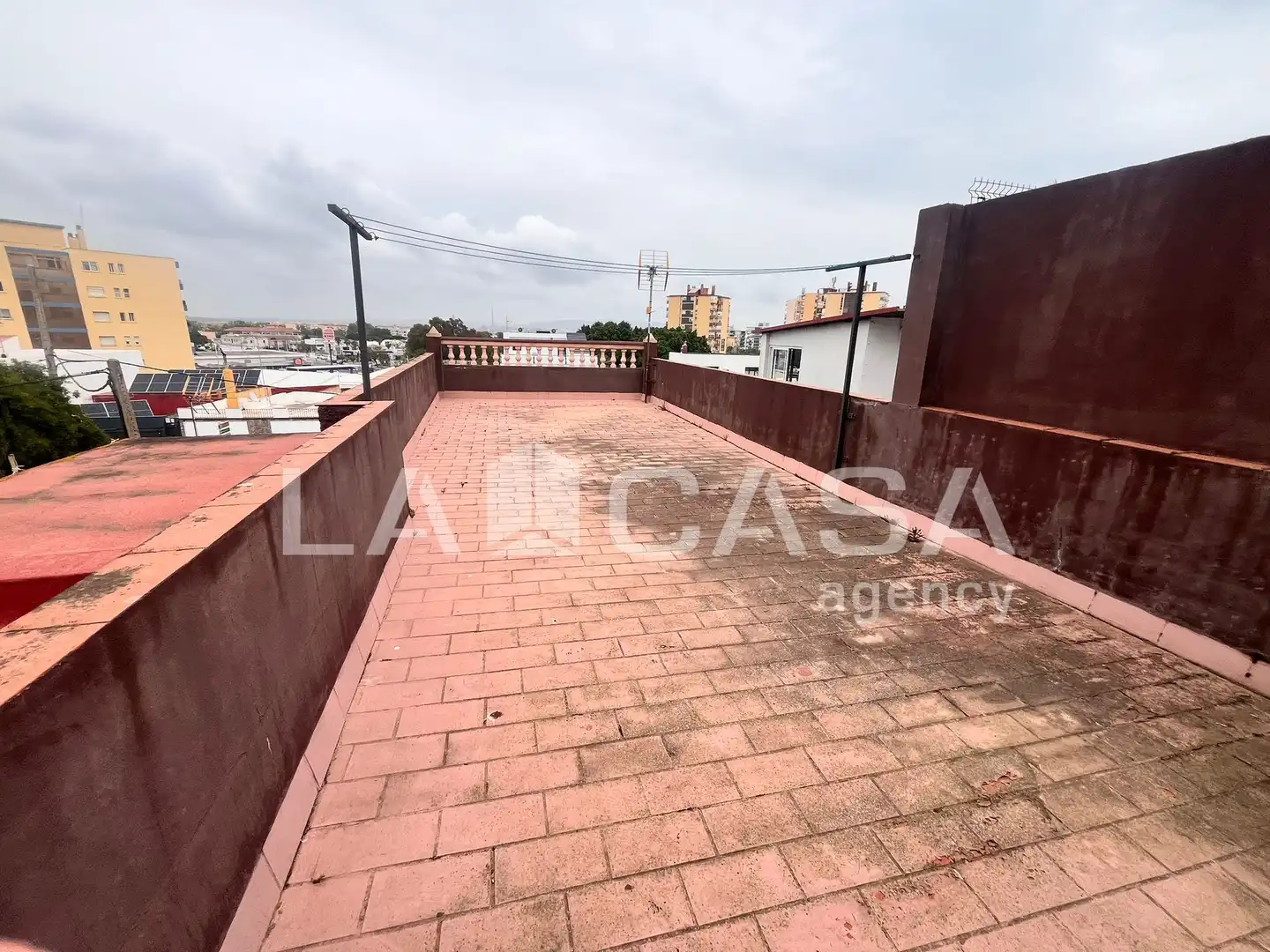 Terrassa de Casa adosada en venda en Algeciras amb Terrassa i Balcó