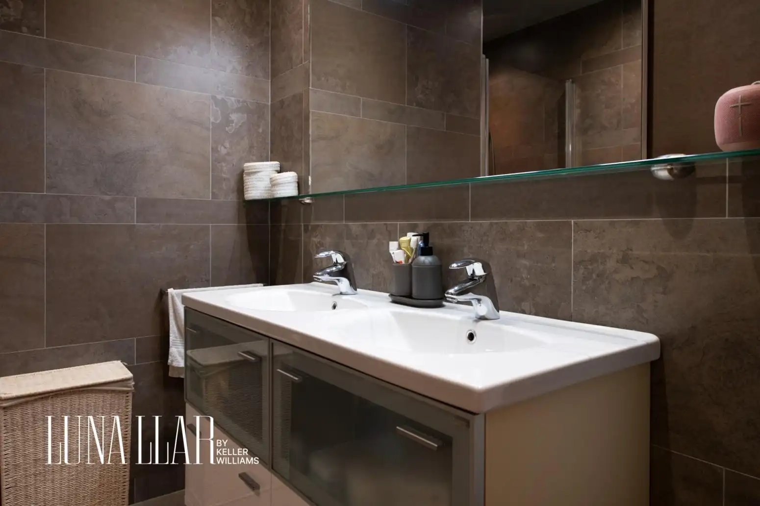 Bathroom of Flat for sale in Castelldefels  with Parquet flooring, Terrace and Balcony