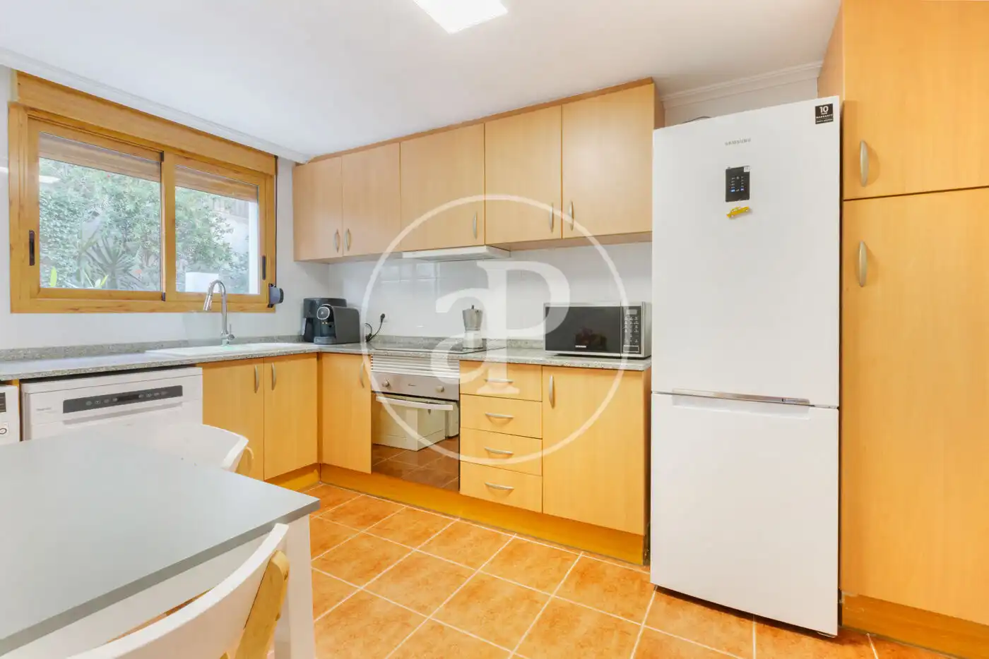 Cocina de Casa adosada en venta en Chiva con Aire acondicionado, Calefacción y Jardín privado