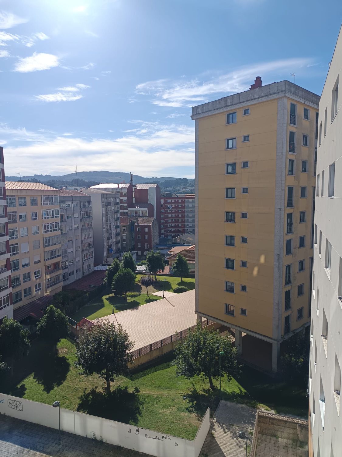 Vista exterior de Estudi en venda en Vigo  amb Parquet i Moblat