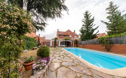 Jardí de Casa o xalet en venda en Coslada amb Aire condicionat, Terrassa i Piscina