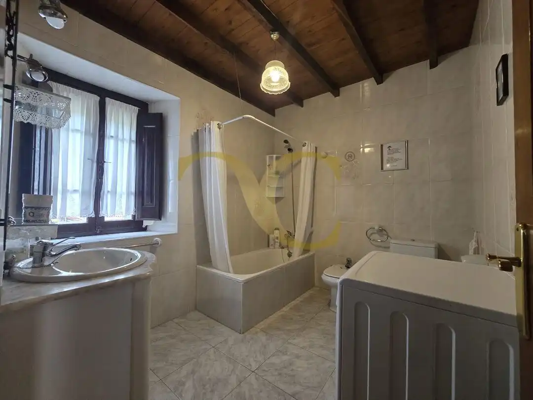 Baño de Casa o chalet en venta en Llanes con Calefacción, Jardín privado y Terraza