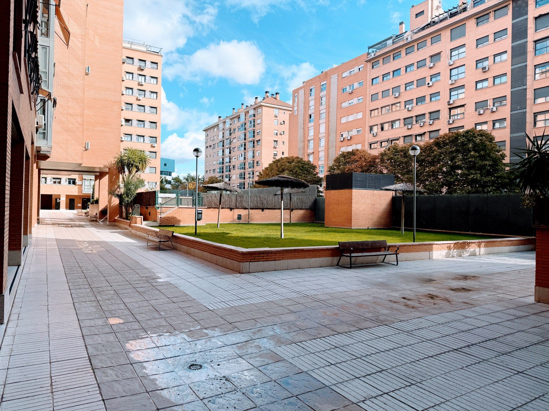 Vista exterior de Pis en venda en  Madrid Capital amb Calefacció, Parquet i Terrassa