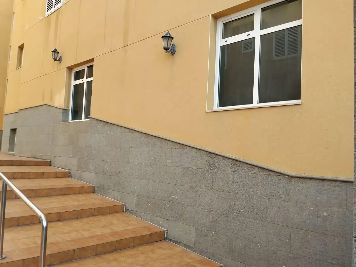 Vista exterior de Local en venta en Telde