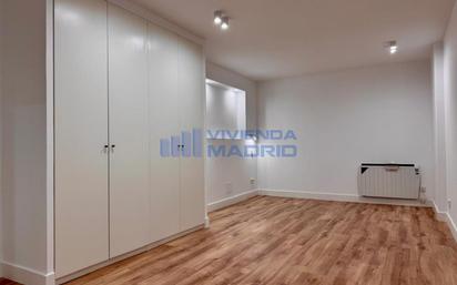 Bedroom of Flat for sale in  Madrid Capital  with Air Conditioner, Heating and Furnished