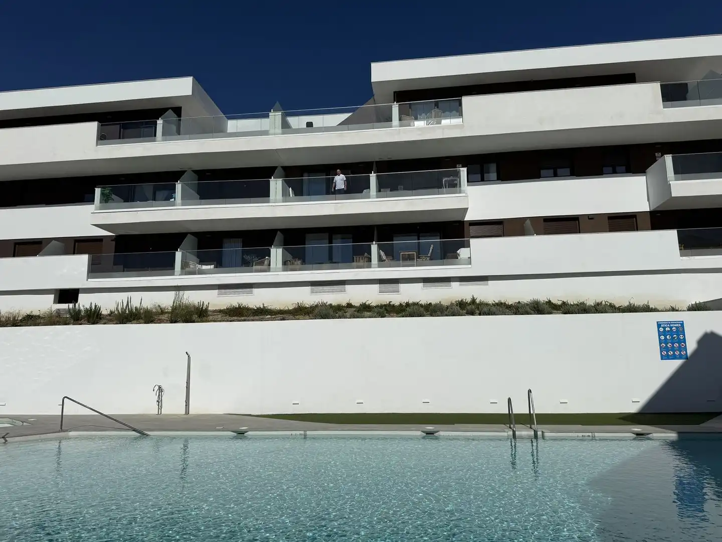 Vista exterior de Pis en venda en Estepona amb Aire condicionat, Terrassa i Internet